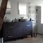 A Larriou Guest house *